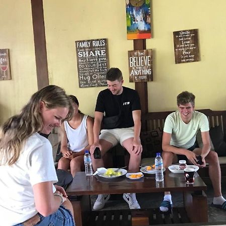 A-Manta Homestay ラブハン・バジョ エクステリア 写真
