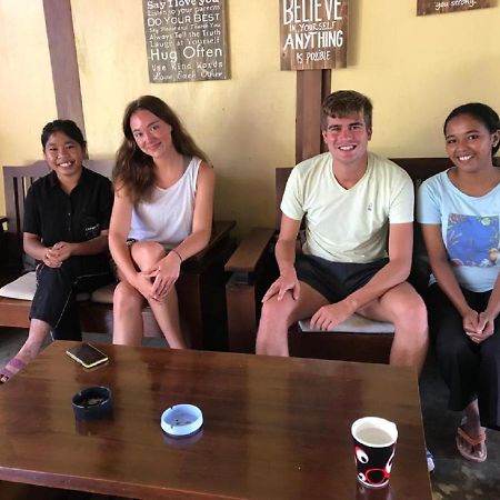 A-Manta Homestay ラブハン・バジョ エクステリア 写真